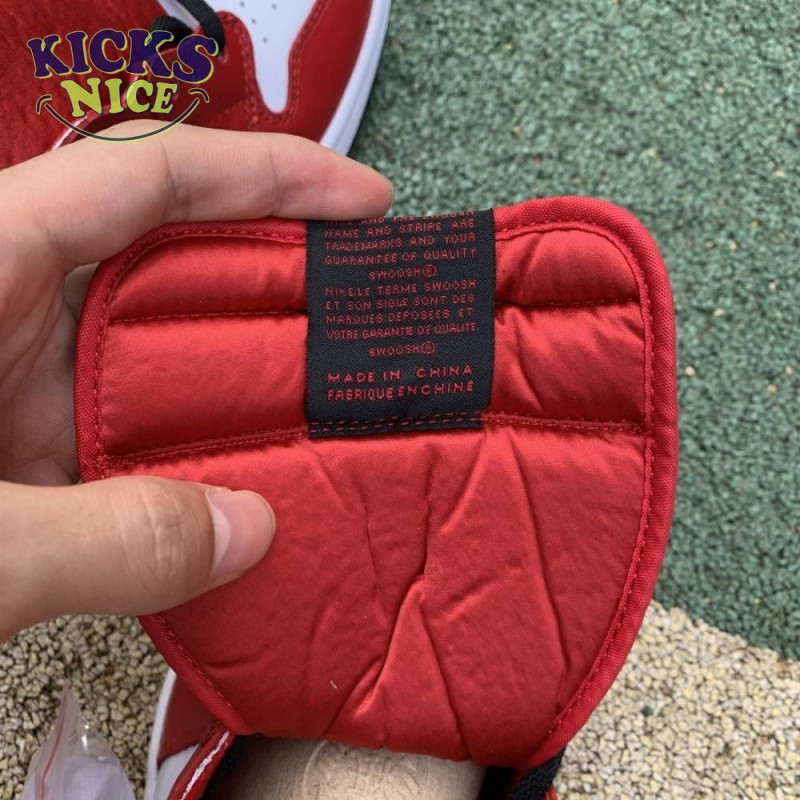 Jordan 1 Retro High Satin Snake Chicago Size 36-46 Jordan 1 Retro High Satin Snake Chicago Size 36-46