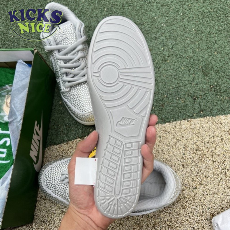 Cactus Plant Flea Market x Swarovski x Dunk Low 'Pure Platinum' Size 36-47.5 Cactus Plant Flea Market x Swarovski x Dunk Low 'Pure Platinum' Size 36-47.5
