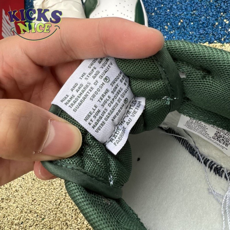 Dunk Low 'Michigan State' Size 36-47.5 Dunk Low 'Michigan State' Size 36-47.5