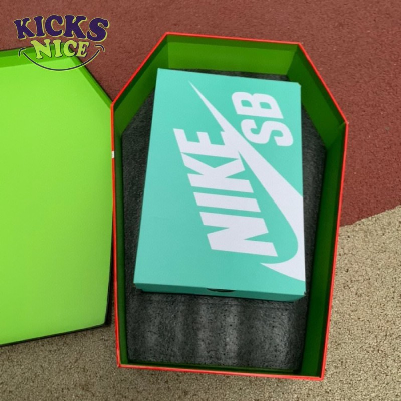 Dunk Low SB 'Night of Mischief' Size 36-45 Dunk Low SB 'Night of Mischief' Size 36-45
