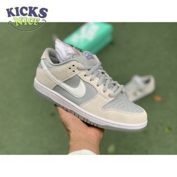 Dunk Low SB 'Summit White' Size 40-47.5 Dunk Low SB 'Summit White' Size 40-47.5