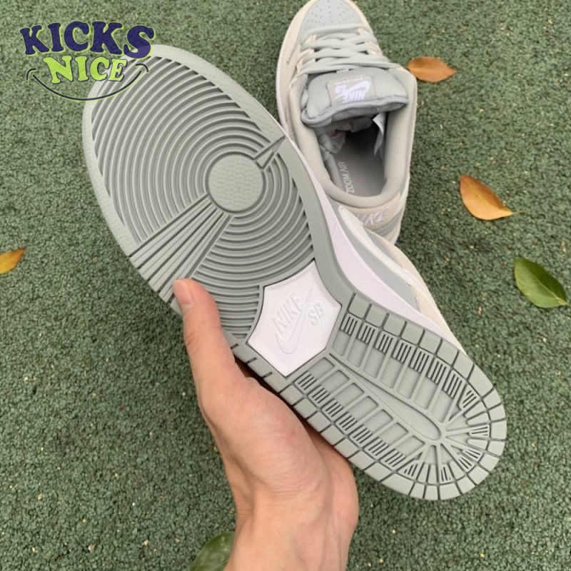Dunk Low SB 'Summit White' Size 40-47.5 Dunk Low SB 'Summit White' Size 40-47.5