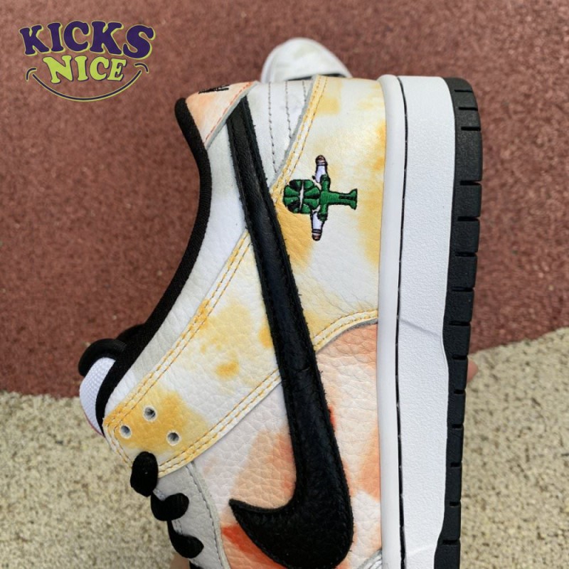 Dunk SB Low 'Tie-Dye Raygun - White' Size 40-46 Dunk SB Low 'Tie-Dye Raygun - White' Size 40-46