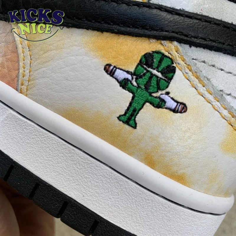 Dunk SB Low 'Tie-Dye Raygun - White' Size 40-46 Dunk SB Low 'Tie-Dye Raygun - White' Size 40-46