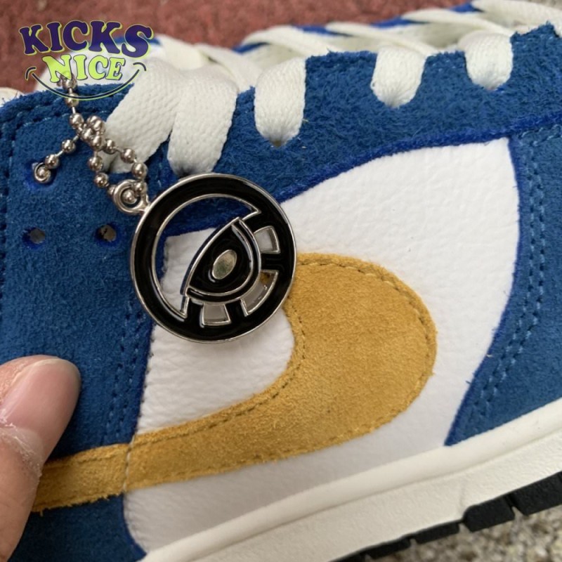 Kasina x Dunk Low '80s Bus' Size 36-46 Kasina x Dunk Low '80s Bus' Size 36-46