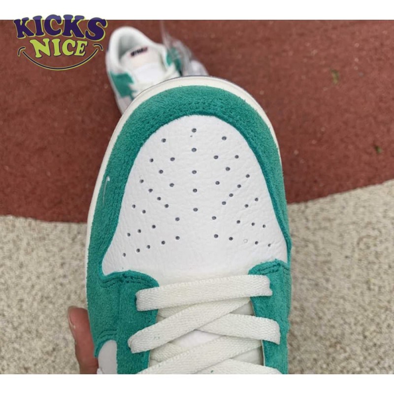 Kasina x Dunk Low 'Road Sign' Size 36-46 Kasina x Dunk Low 'Road Sign' Size 36-46