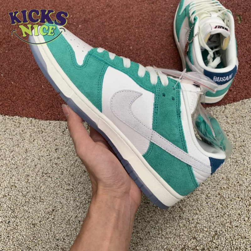 Kasina x Dunk Low 'Road Sign' Size 36-46 Kasina x Dunk Low 'Road Sign' Size 36-46