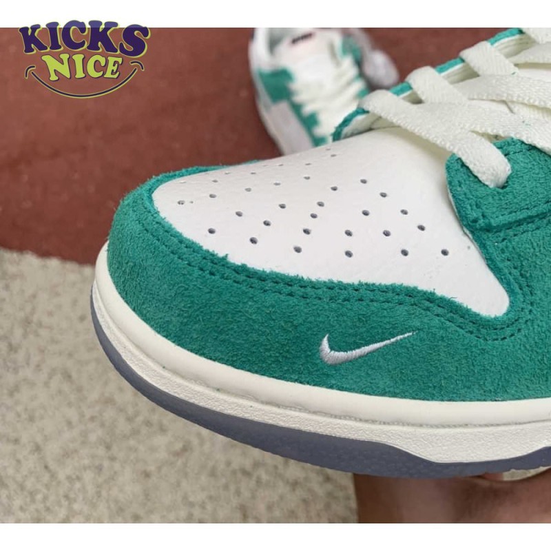 Kasina x Dunk Low 'Road Sign' Size 36-46 Kasina x Dunk Low 'Road Sign' Size 36-46