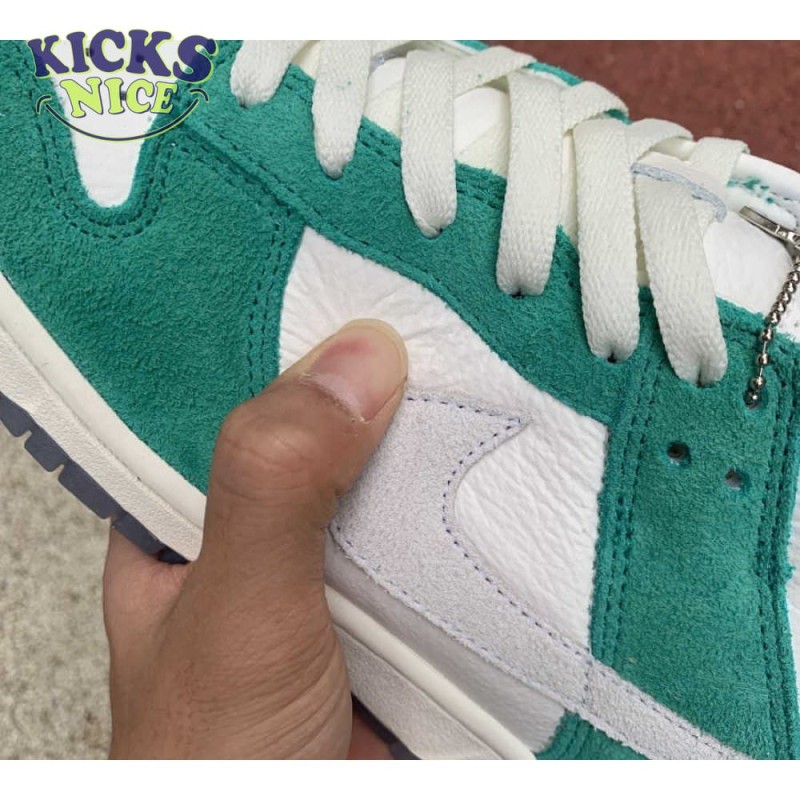 Kasina x Dunk Low 'Road Sign' Size 36-46 Kasina x Dunk Low 'Road Sign' Size 36-46