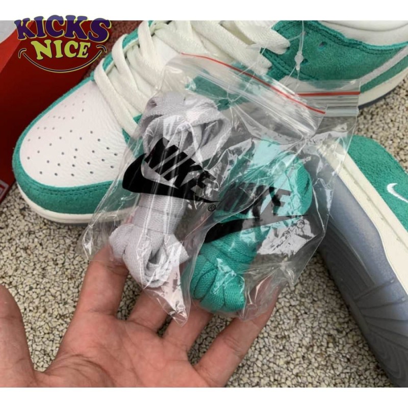 Kasina x Dunk Low 'Road Sign' Size 36-46 Kasina x Dunk Low 'Road Sign' Size 36-46