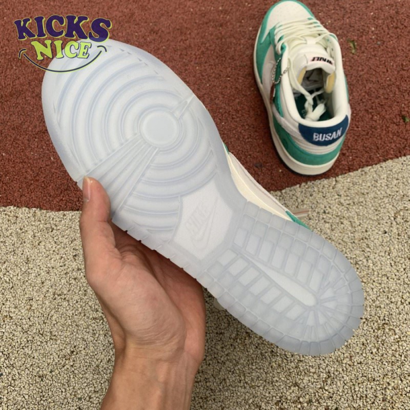 Kasina x Dunk Low 'Road Sign' Size 36-46 Kasina x Dunk Low 'Road Sign' Size 36-46