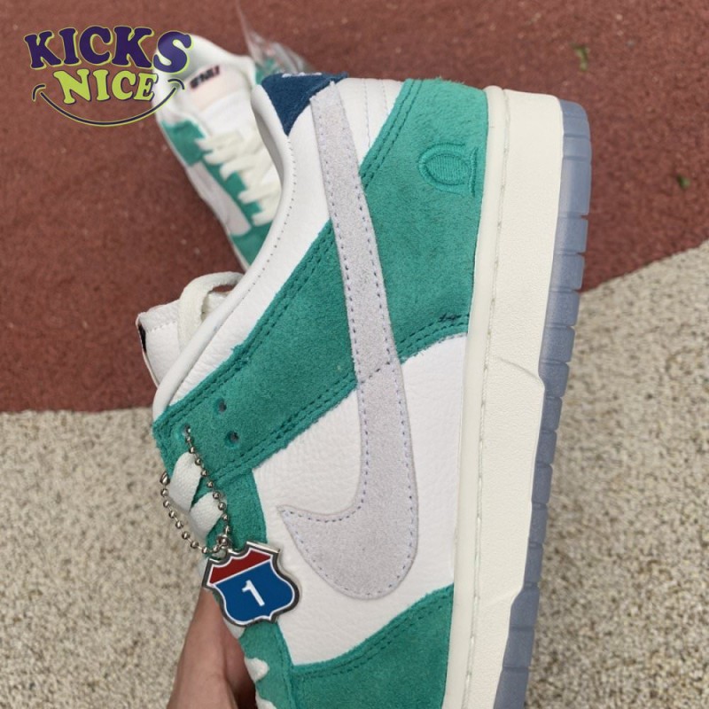 Kasina x Dunk Low 'Road Sign' Size 36-46 Kasina x Dunk Low 'Road Sign' Size 36-46