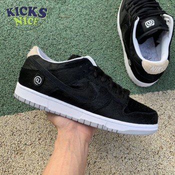 Medicom Toy x Dunk Low SB Size 36-46 Medicom Toy x Dunk Low SB Size 36-46