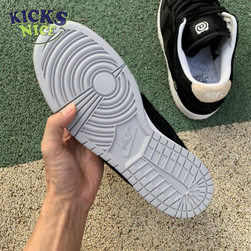Medicom Toy x Dunk Low SB Size 36-46 Medicom Toy x Dunk Low SB Size 36-46