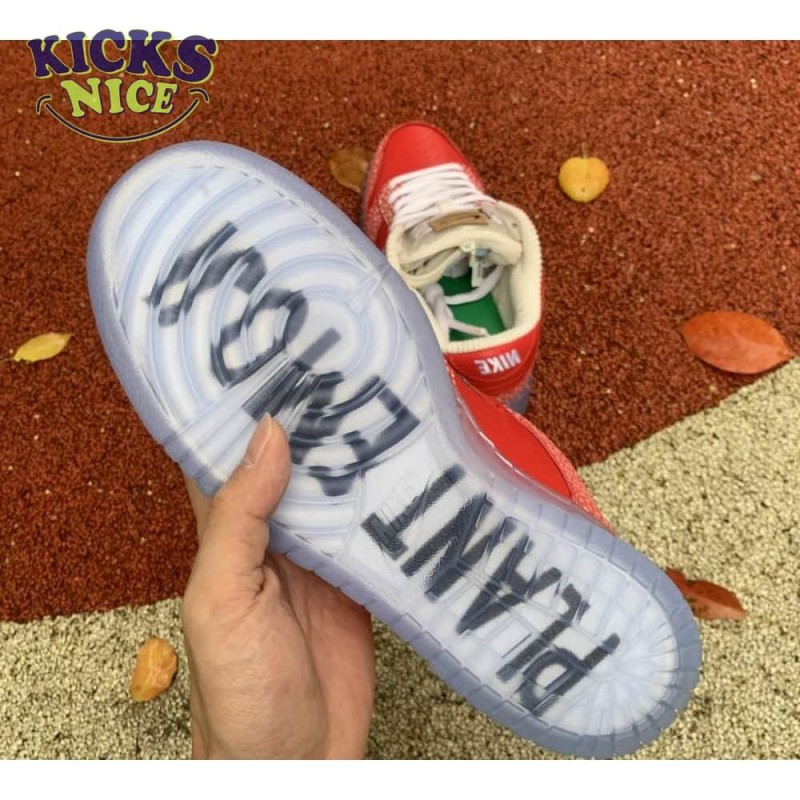 Stingwater x Dunk Low SB 'Magic Mushroom' Size 36-47.5 Stingwater x Dunk Low SB 'Magic Mushroom' Size 36-47.5