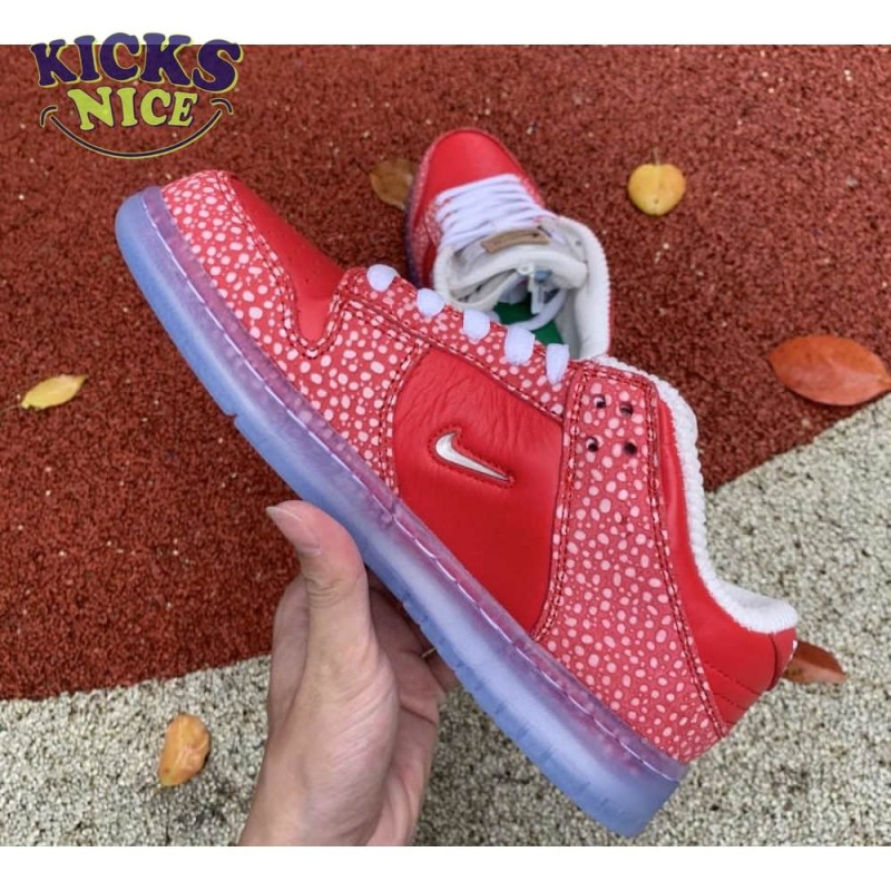 Stingwater x Dunk Low SB 'Magic Mushroom' Size 36-47.5 Stingwater x Dunk Low SB 'Magic Mushroom' Size 36-47.5