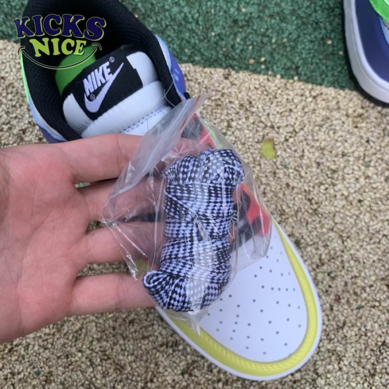 Wmns Dunk Low 'Green Strike' Size 36-47.5 Wmns Dunk Low 'Green Strike' Size 36-47.5