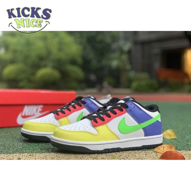 Wmns Dunk Low 'Green Strike' Size 36-47.5 Wmns Dunk Low 'Green Strike' Size 36-47.5