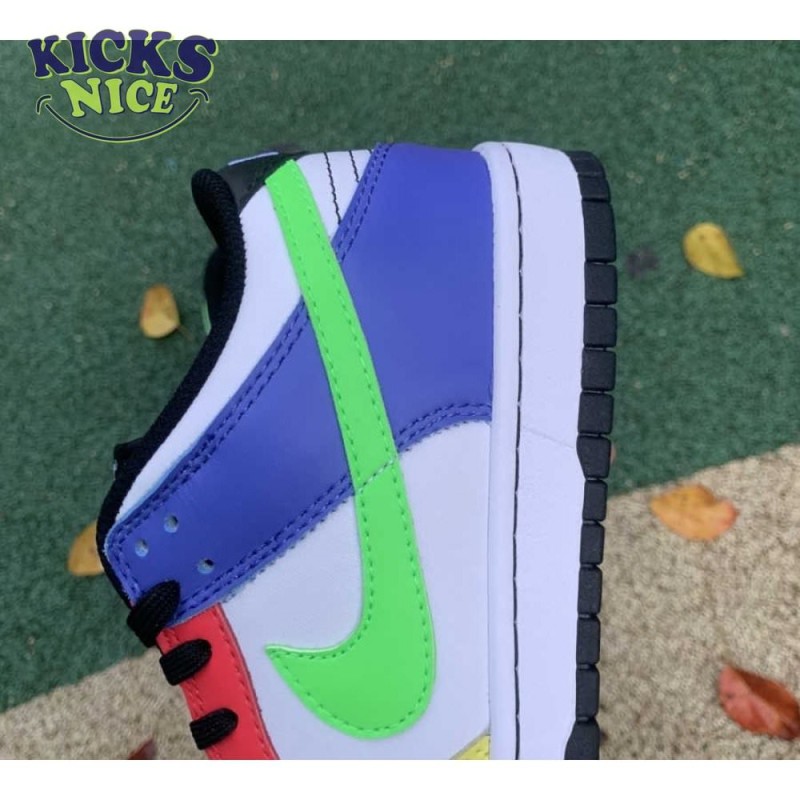 Wmns Dunk Low 'Green Strike' Size 36-47.5 Wmns Dunk Low 'Green Strike' Size 36-47.5