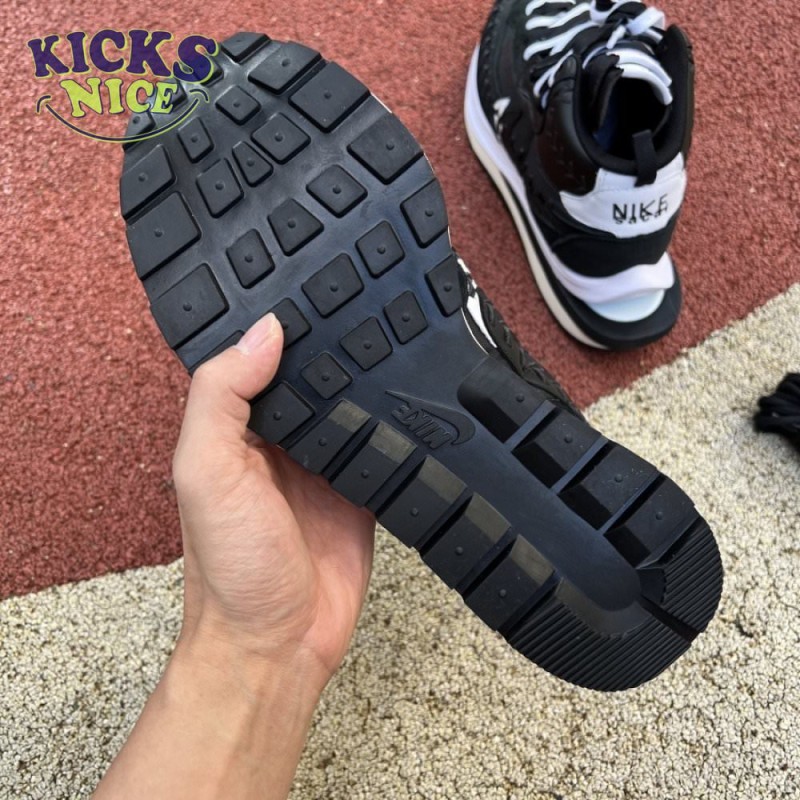Nike Vaporwaffle sacai Jean Paul Gaultier Black White Size 36-45 Nike Vaporwaffle sacai Jean Paul Gaultier Black White Size 36-45