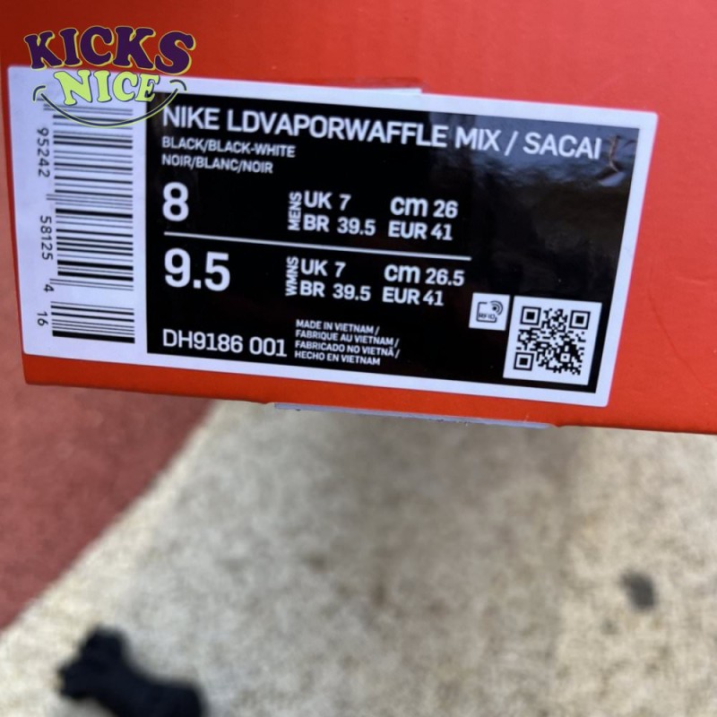 Nike Vaporwaffle sacai Jean Paul Gaultier Black White Size 36-45 Nike Vaporwaffle sacai Jean Paul Gaultier Black White Size 36-45